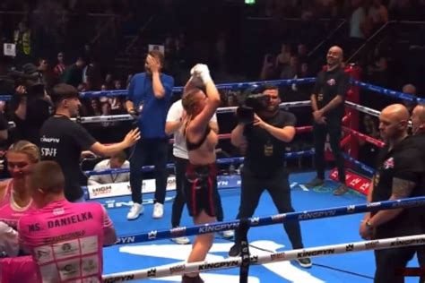 daniella hemsley unsensored|Kingpyn Boxing results: Daniella Hemsley flashes audience after。